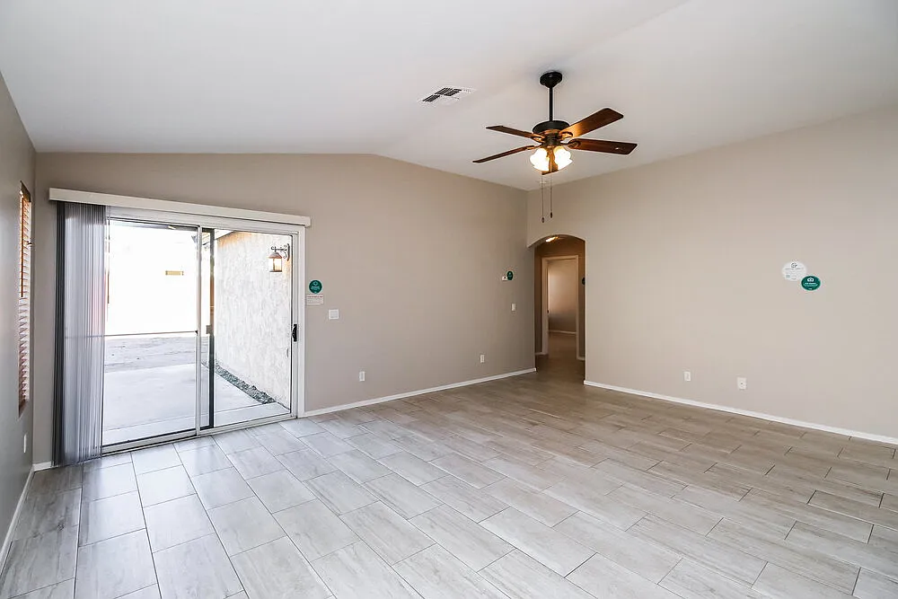 3 bed, 2.0 bath, 1358 sqft, $2,055 — Photo 3