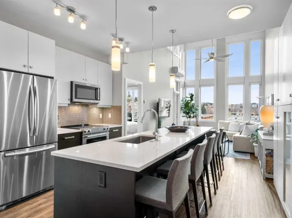 1720 10th St W #408, Calgary, AB T2T 3E8