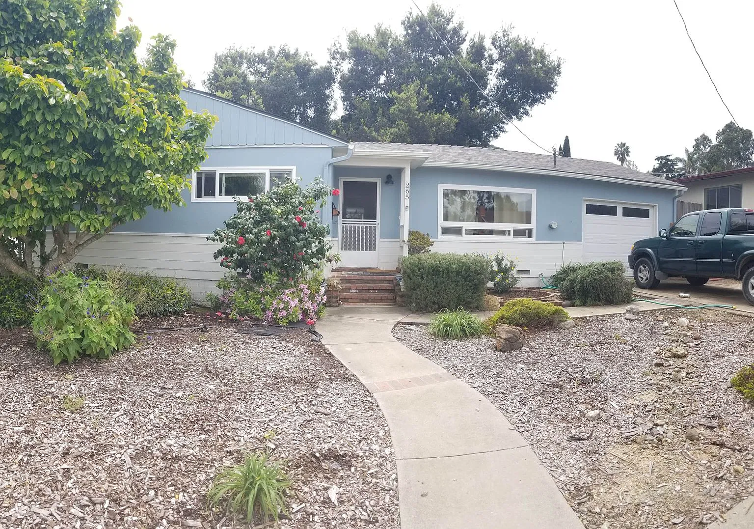 5 bedrooms 2 baths close to campus and huge Backyard! — Photo 1