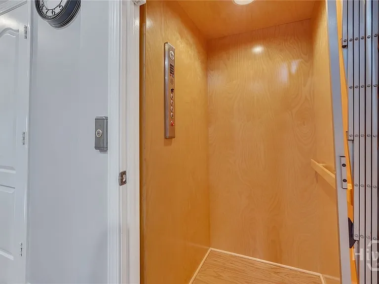 124 Ventura Pl — Photo 4
