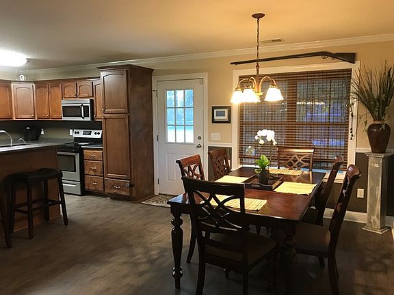 5th image of 145 Pecan Dr NE