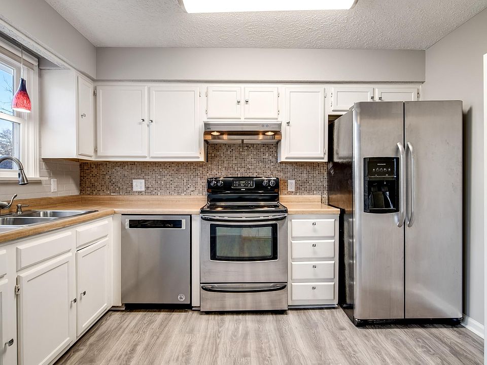 1st image of 706 Heritage Square Dr