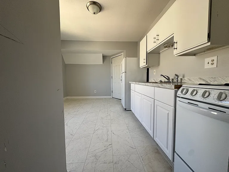65 Fairview St #3R — Photo 6