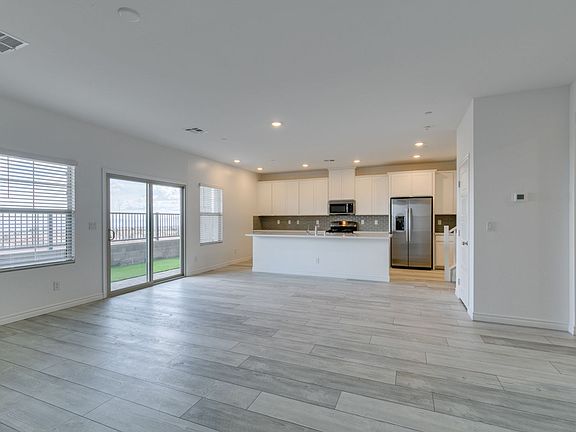 5th image of 600 N Carriage Hill Dr #1140
