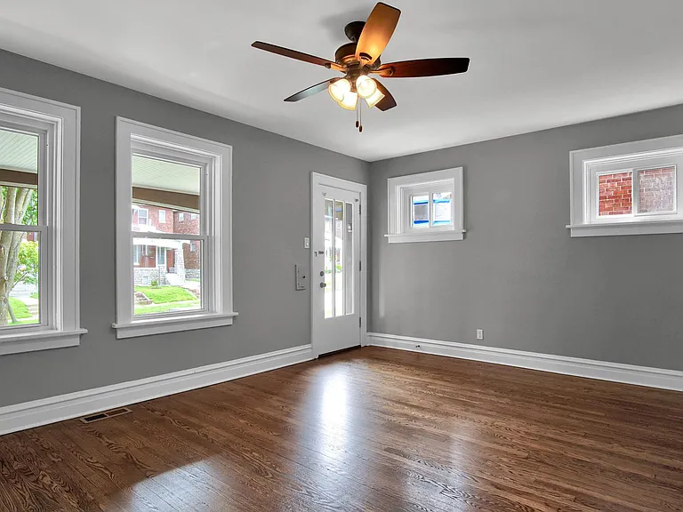 5047 Mardel Ave — Photo 12