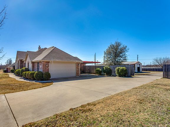 2nd image of 105 Yeary Ln