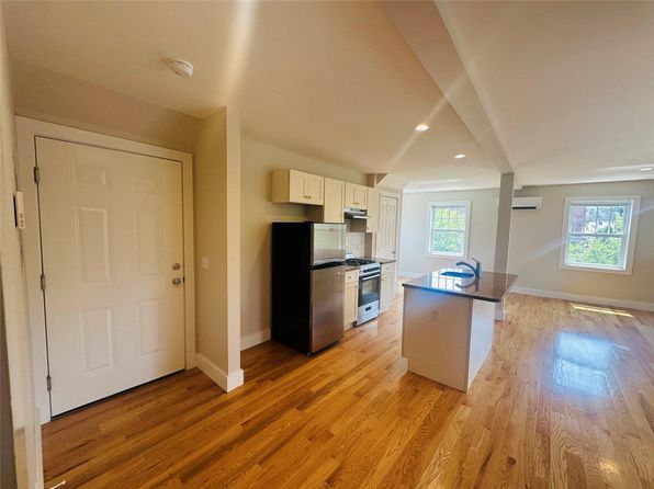 12 Main St APT 2F