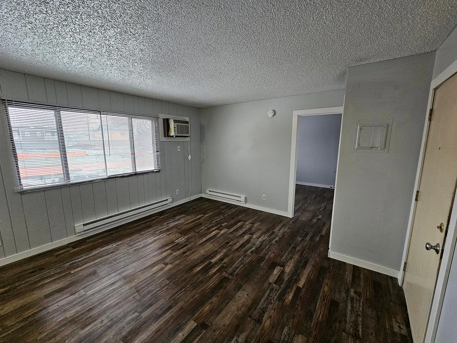 1 bed, 450 sqft, $1,050 — Photo 4
