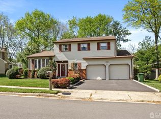 39 Lynnwood Rd, Edison, NJ 08820