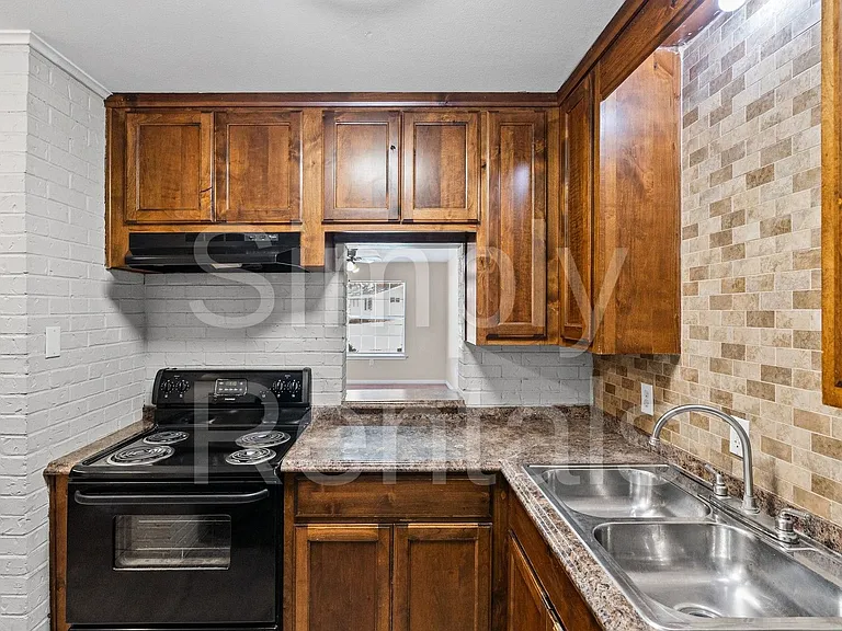 1220 Texas St — Photo 4