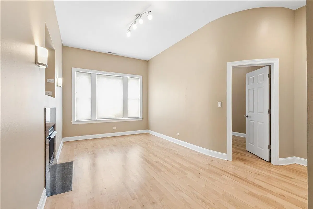 2 bed, 1200 sqft, $2,500 — Photo 2