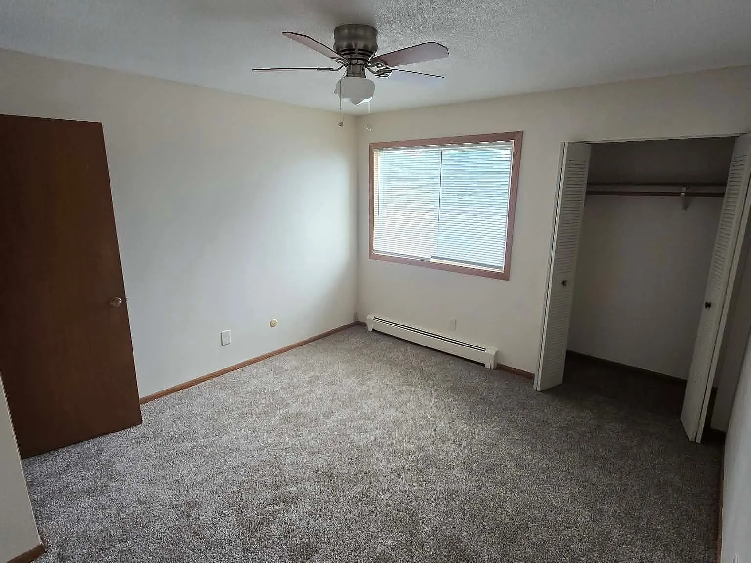 2 bed, 1.0 bath, $900 — Photo 3