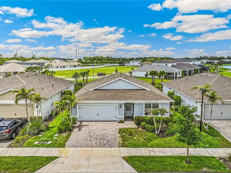 42425 Cascade Dr — Photo 1
