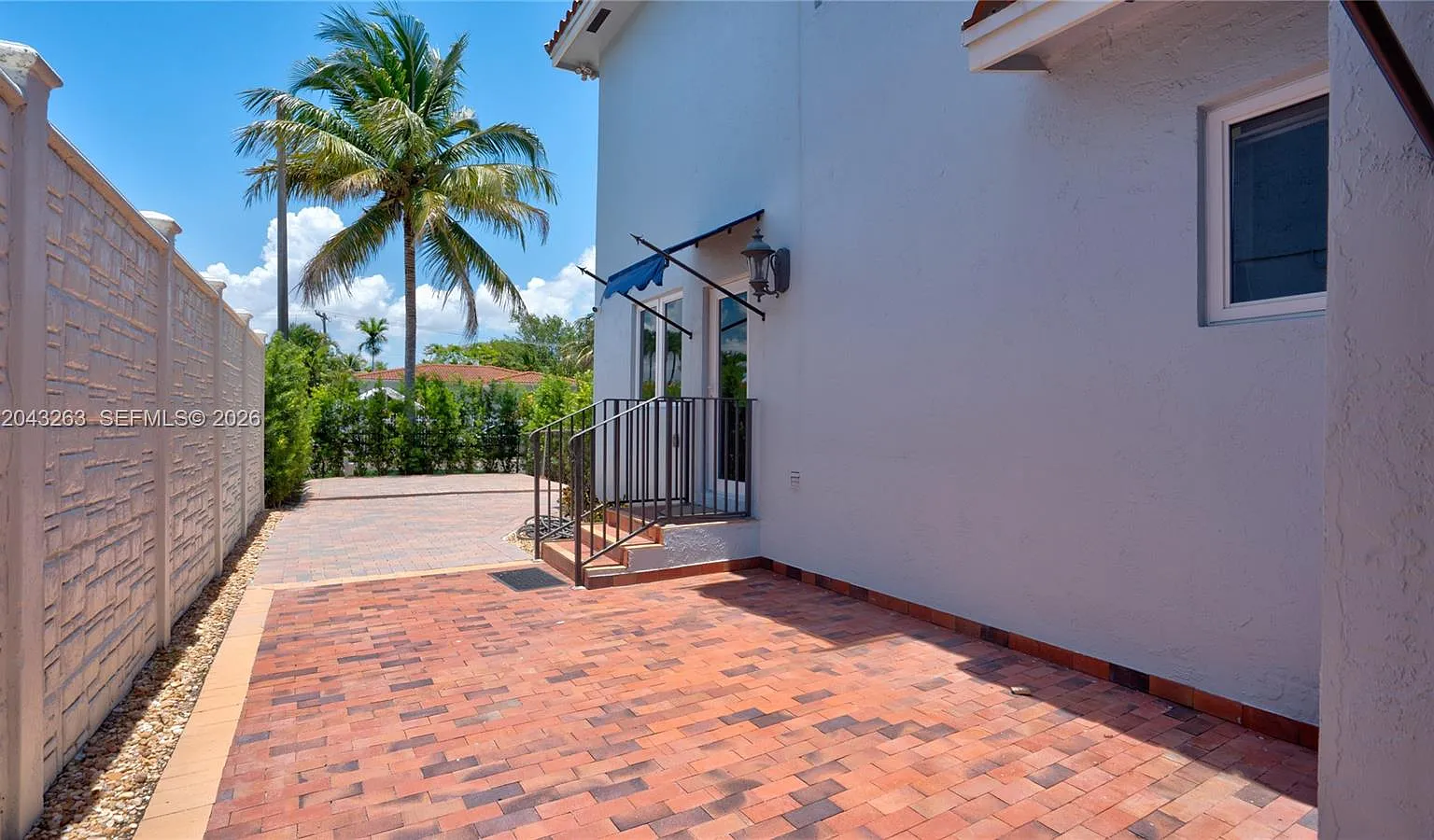 4 bed, 2.0 bath, 2326 sqft, $6,750 — Photo 3