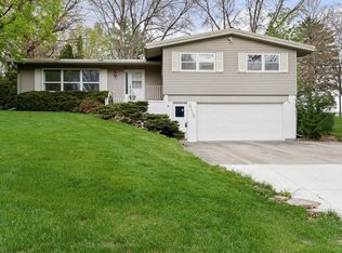 2115 Linn Dr, Owatonna, MN 55060