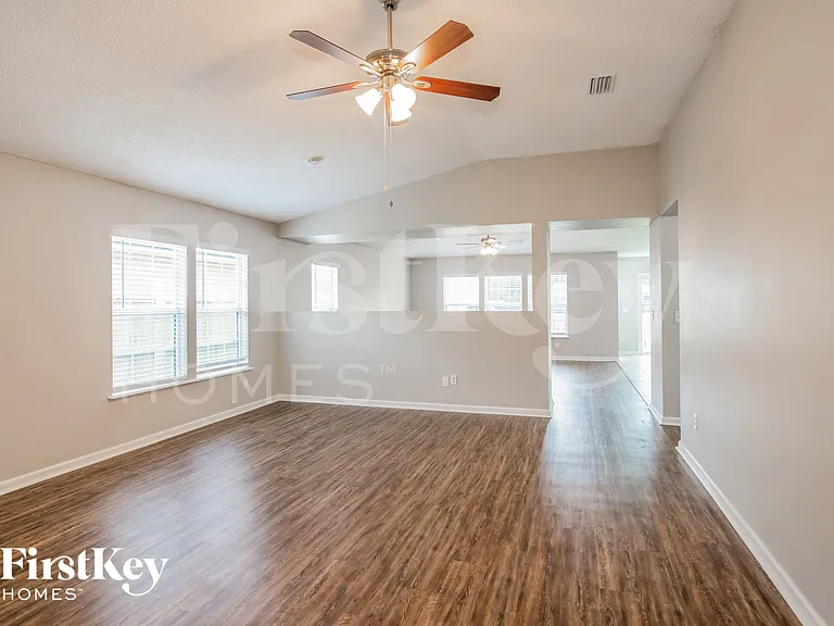 12241 Pebble Point Dr W — Photo 2