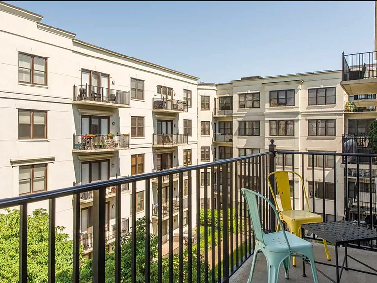1200 Grand St #525 — Photo 9