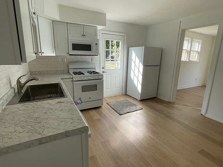 39 Center St — Photo 13