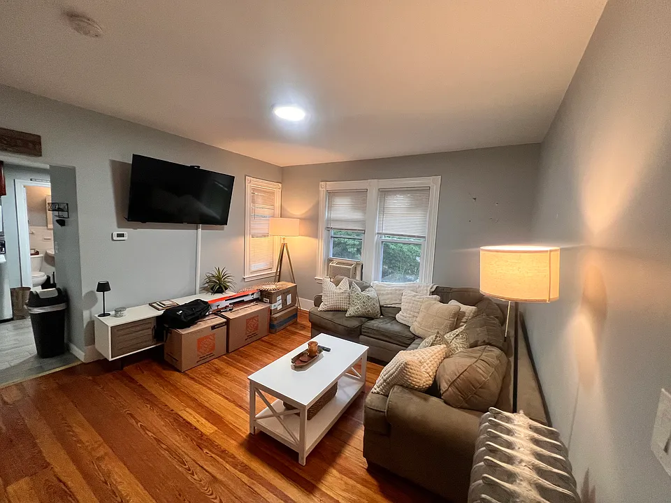 68 Beach St #4