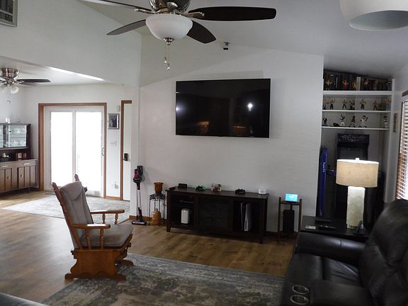 5th image of 4015 Ray St