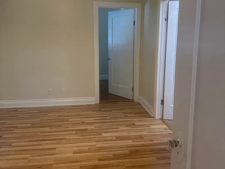 136 Suffield Ave — Photo 5