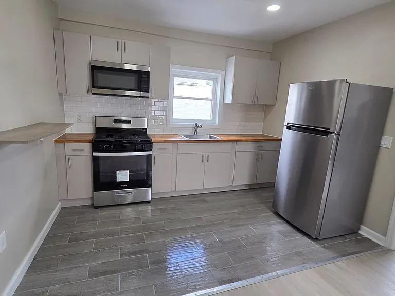 211 Marshall St #2 — Photo 2
