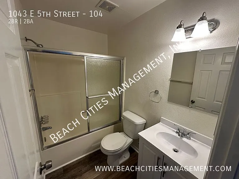 1043 E 5th St #104 — Photo 21