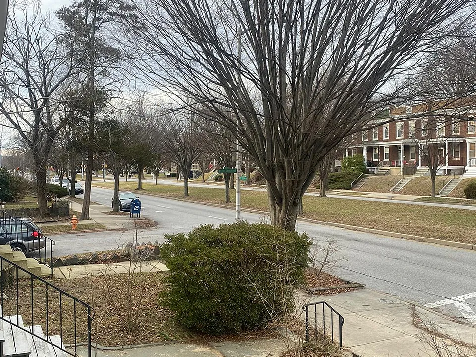 Street view with parking except 4-6 pm on Monday to Friday