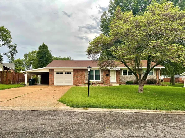 911 N Briegel St, Columbia, IL 62236