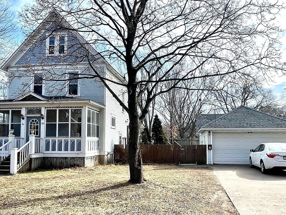 1st image of 302 15th Ave W