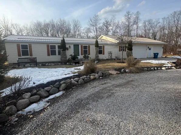 5304 Highland Trl, Houghton Lake, MI 48629