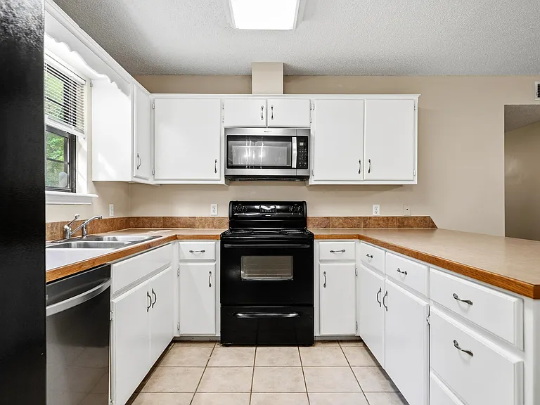 111 Jordan St — Photo 24