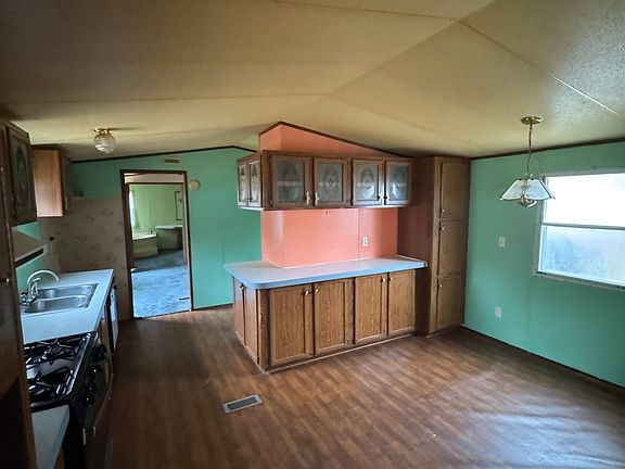 5th image of 32 Yuma St