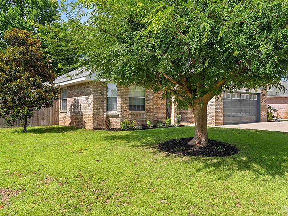 3rd image of 898 Lake Aire Dr
