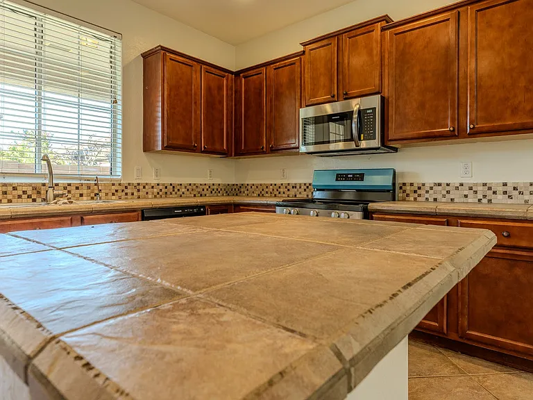 2051 E Carla Vista Dr — Photo 4