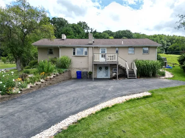 8076 Franklin Rd, Evans City, PA 16033