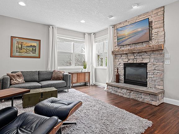 3rd image of 1072 Delano Ct