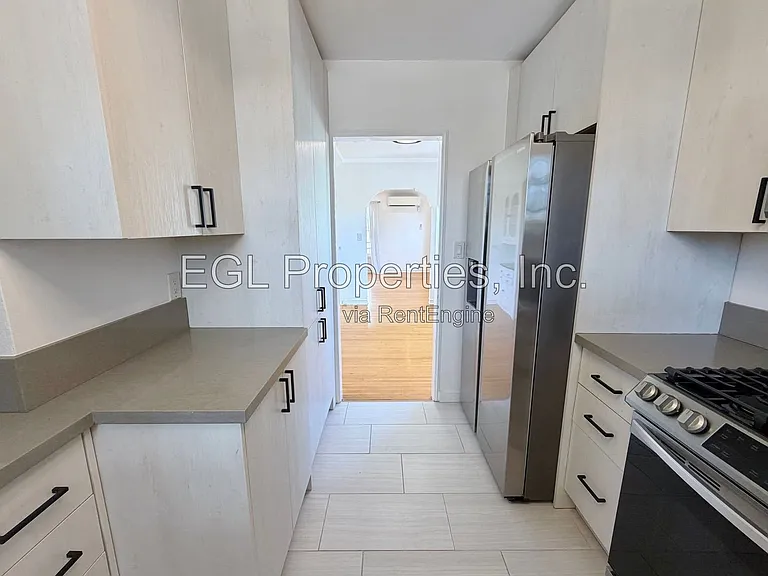 1016 1/2 S Crescent Heights Blvd — Photo 10