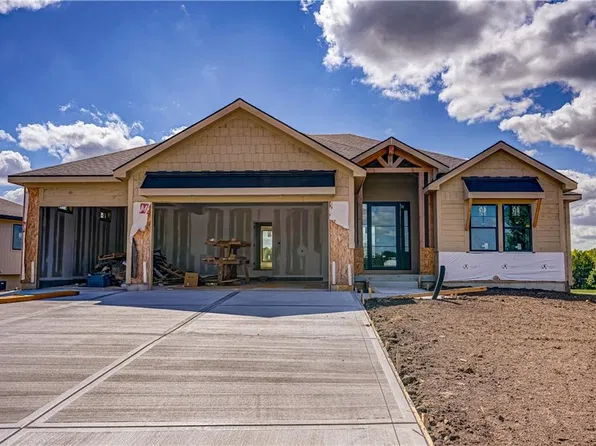 13 Red Fox Cir, Lake Winnebago, MO 64034