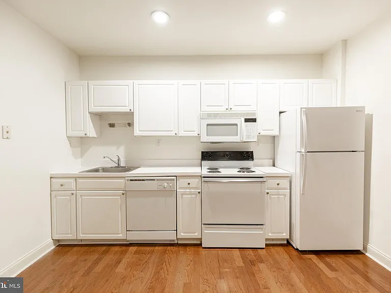 1411-2 Walnut St #1206 — Photo 7