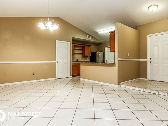 4th image of 317 NE 10th St