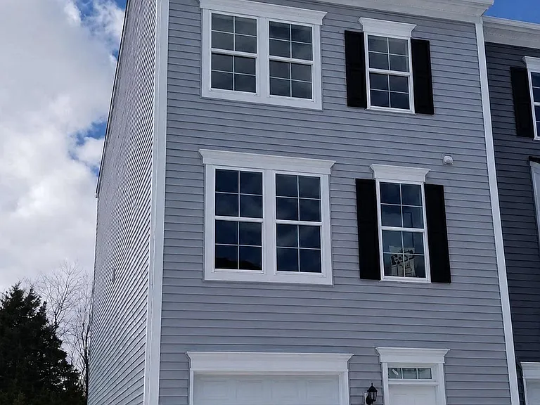 130 Metcalf Ter — Photo 1
