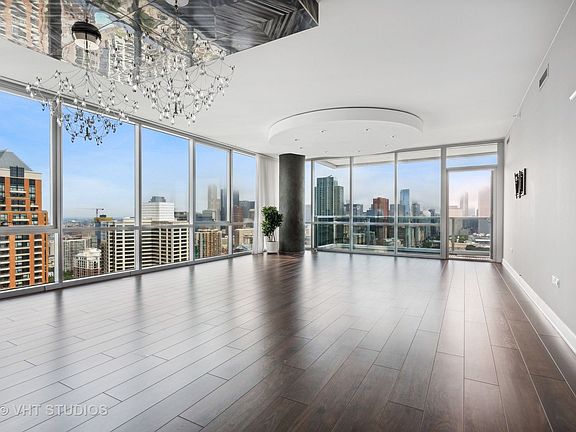 3rd image of 1201 S Prairie Ave #3901