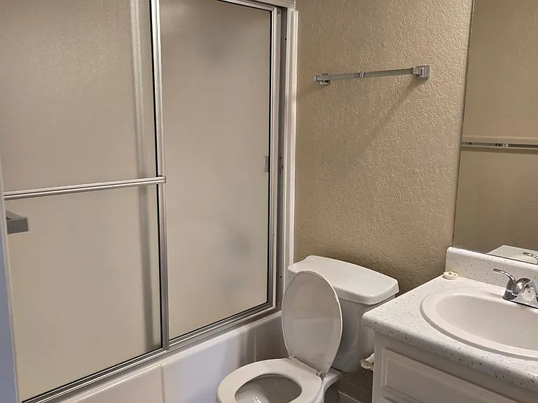 Heights Square Apartments! — Photo 19