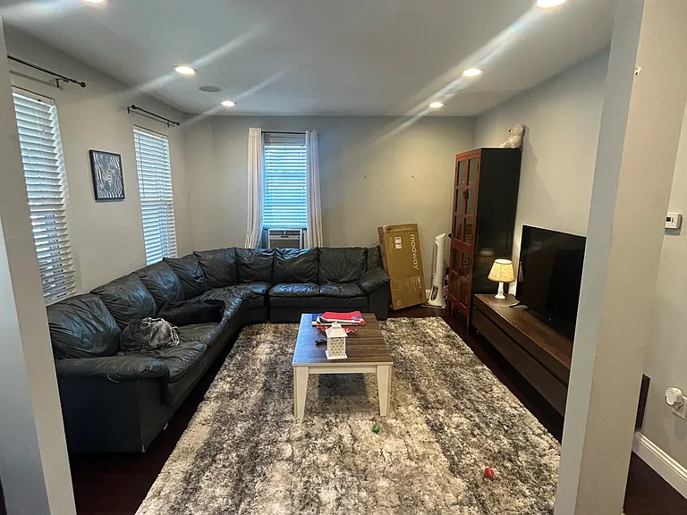 68 Bellingham Ave — Photo 4