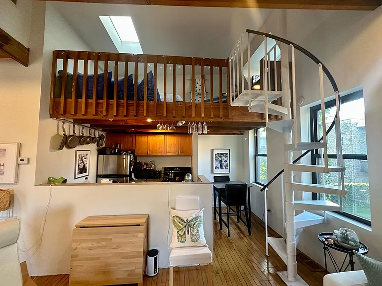 2129 W Le Moyne St #COACH HOUSE — Photo 17