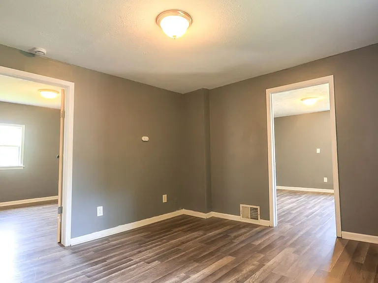 755 W 13th St — Photo 13