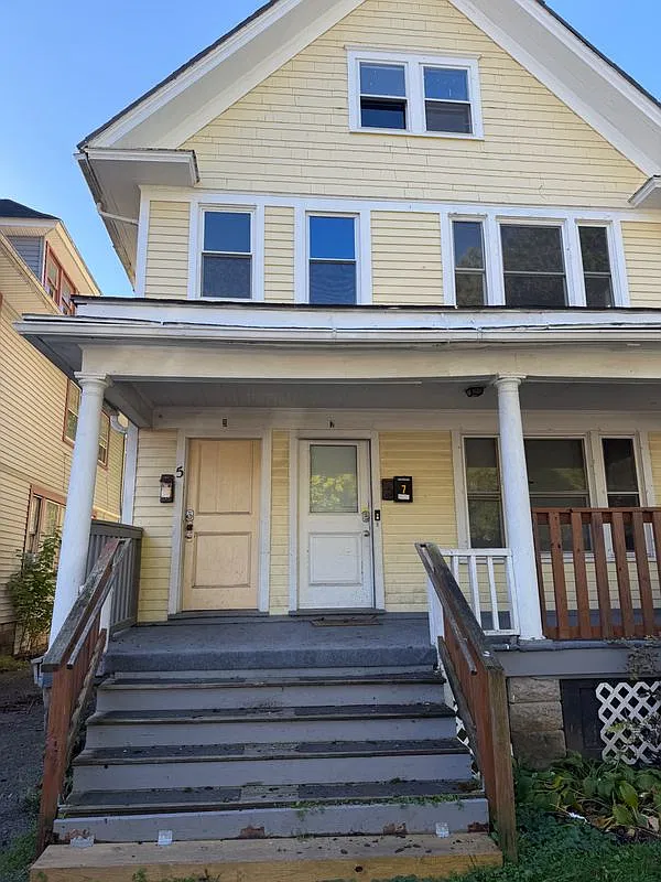 5 bed, 2.0 bath, 1070 sqft, $1,500 — Photo 1