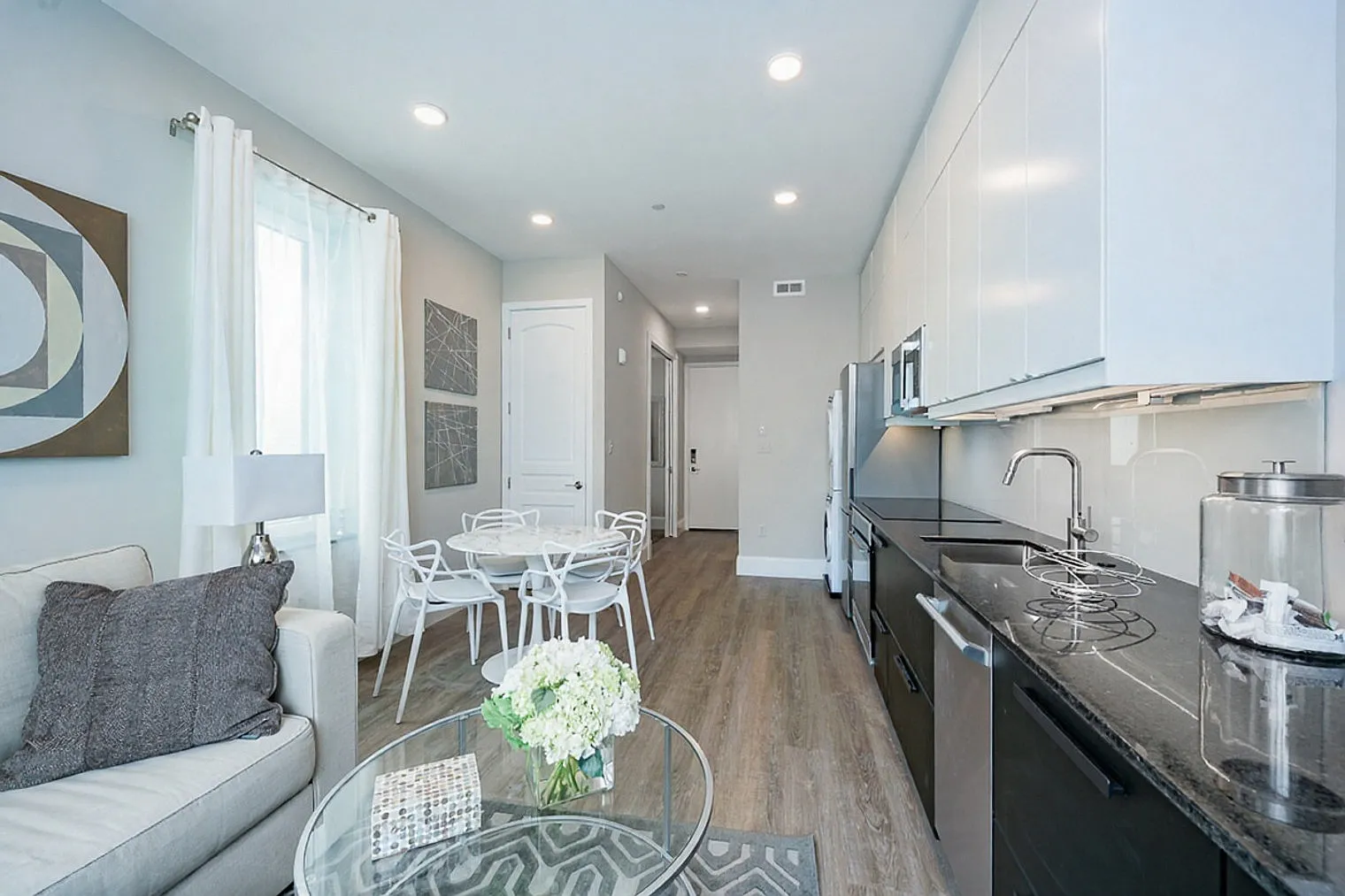 1 bed, 1.0 bath, 5381 sqft, $3,820 — Photo 2
