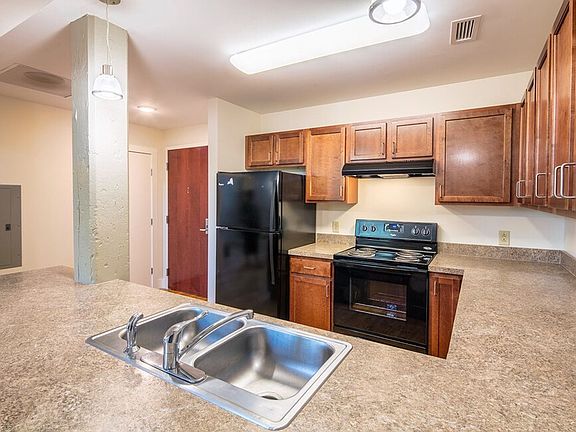 2nd image of 710 Emerson Ave #408